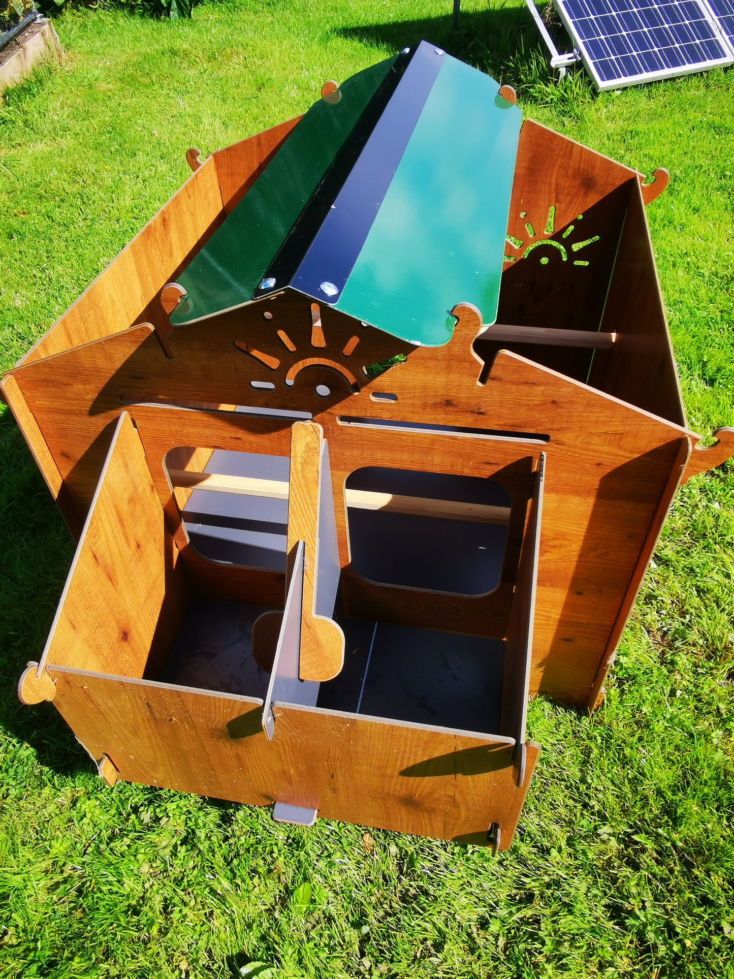 Easicoop Chalet L (wood finish) - 8-10 large hens