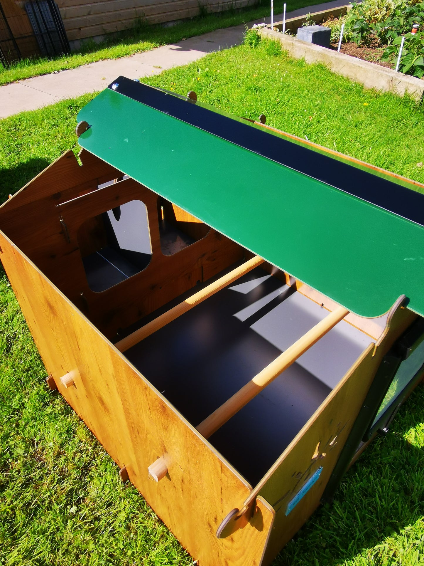Easicoop Chalet L (wood finish) - 8-10 large hens