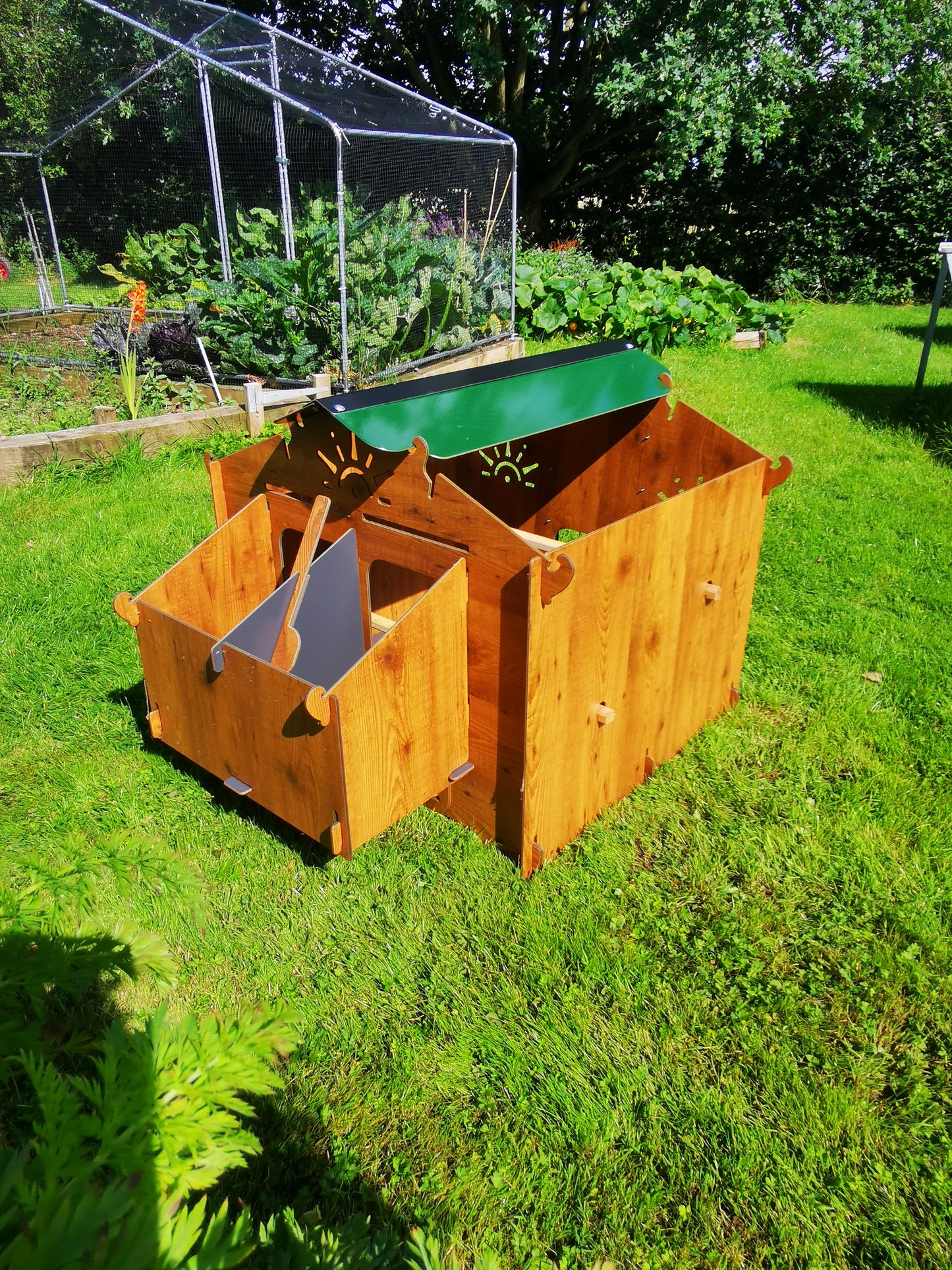 Easicoop Chalet 2XL (wood finish) - 10-15 large hens