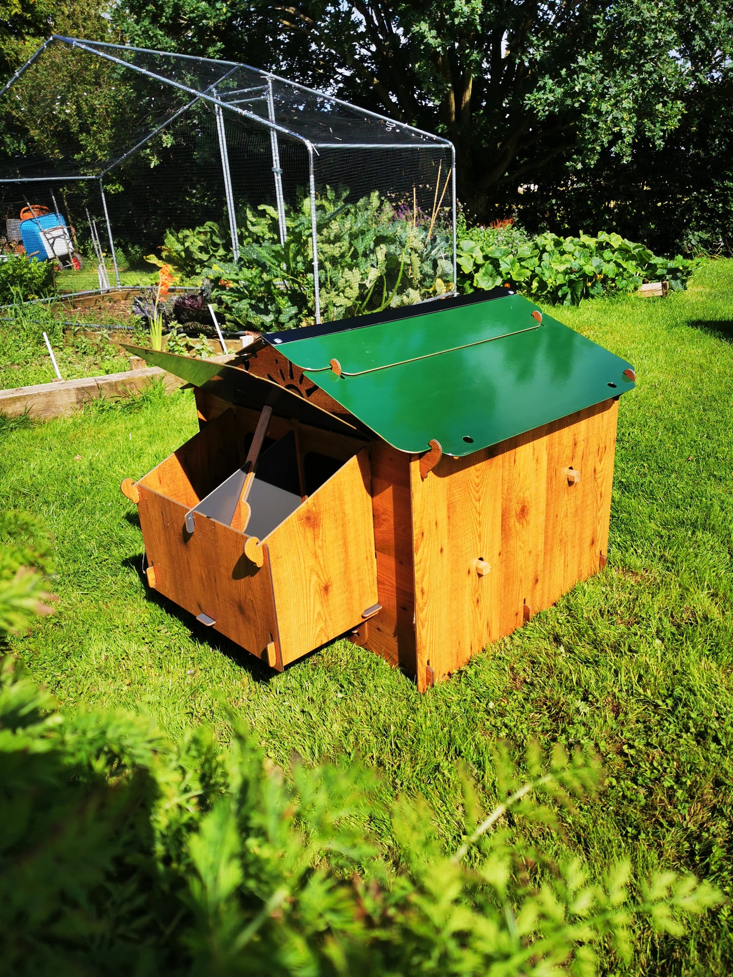 Easicoop Chalet L (wood finish) - 8-10 large hens