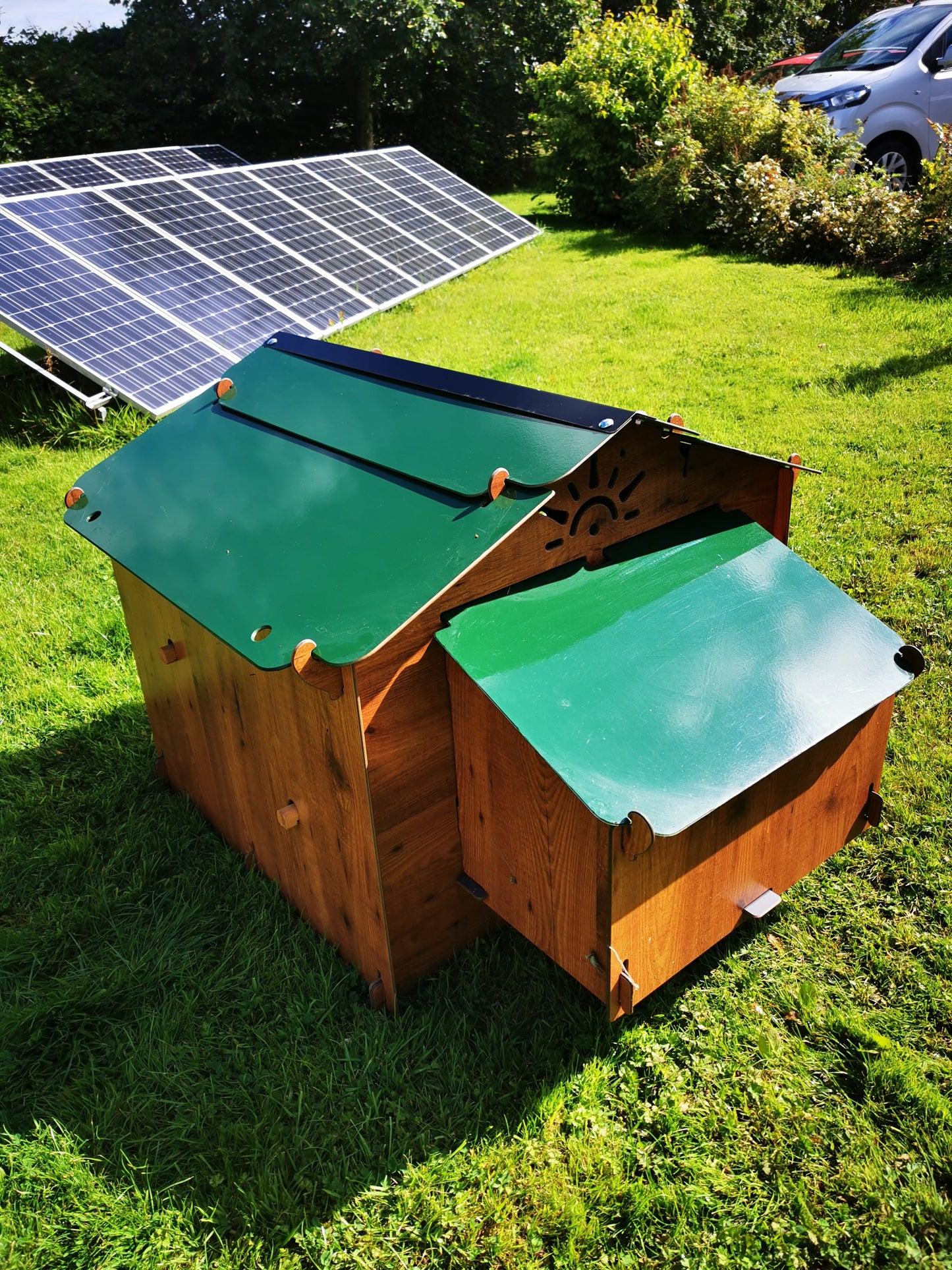 Easicoop Chalet L (wood finish) - 8 - 10 large hens - Easicoop